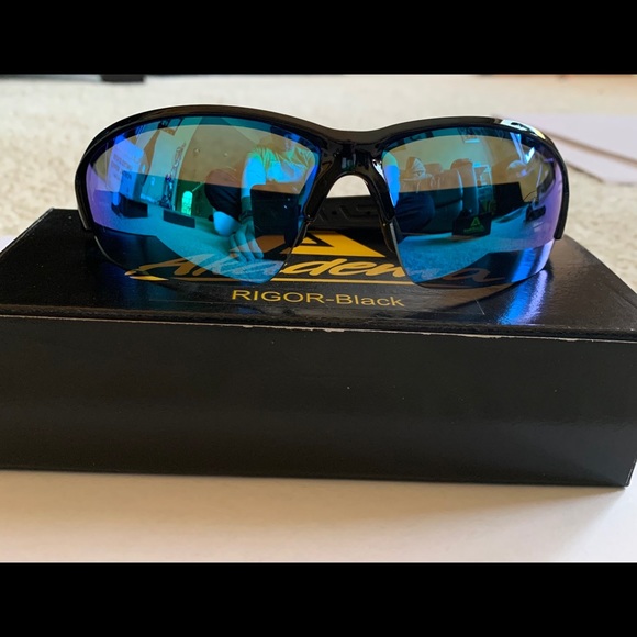 Black Rigor Sunglasses - Picture 3 of 3